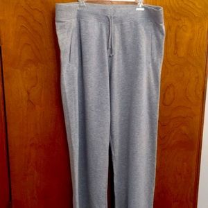 Victoria’s Secret lounge/sweat pants in M/short